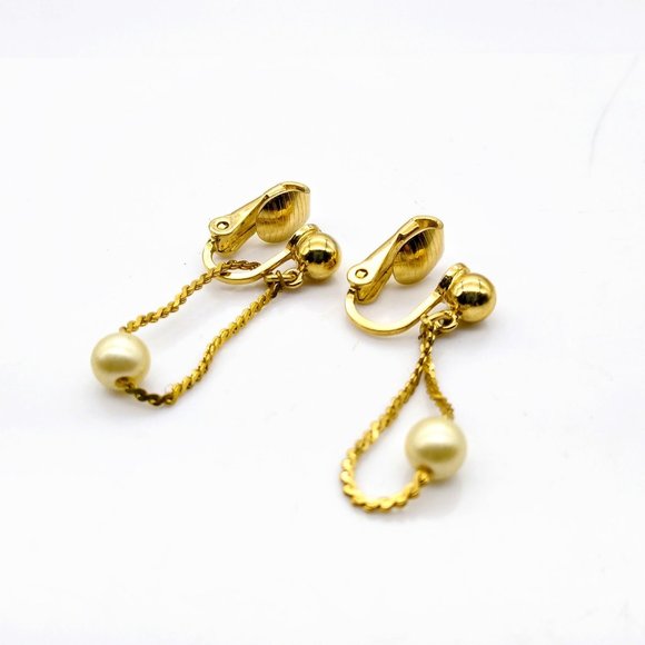 Vintage Crown Trifari Pearl Drop Earrings, Chic Gold Tone Dainty Chain Clip On - Picture 3 of 5
